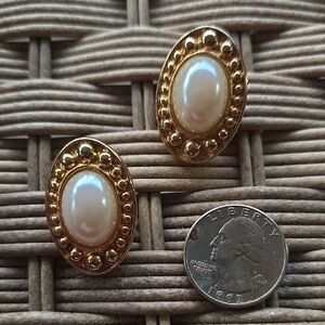 Vintage Elegant Gold and Pearl Earrings